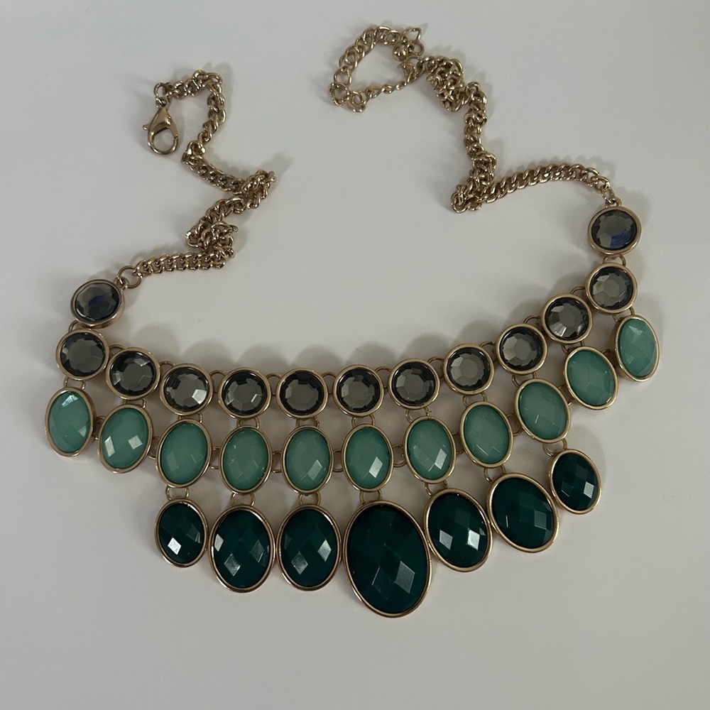 Faux Elegant Gold and Green Statement Necklace
